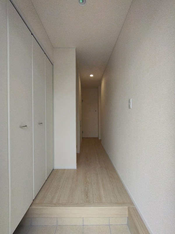 貴船台新築戸建2号棟　第1 現地写真（玄関）