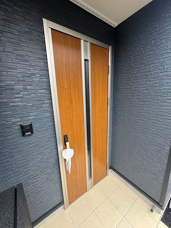 貴船台新築戸建4号棟　第1  現地写真（玄関）