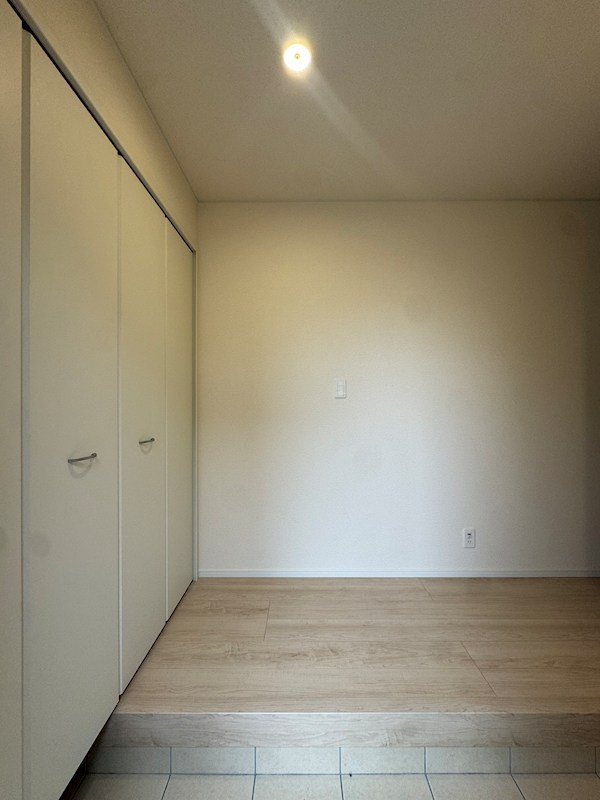 貴船台新築戸建4号棟　第1  現地写真（玄関）