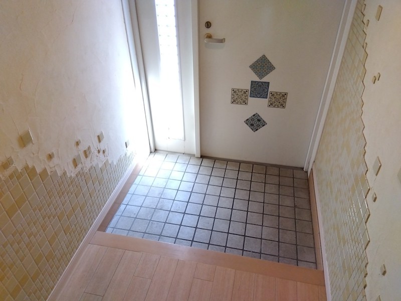 リンデンハイツ西新町 現地写真（玄関）