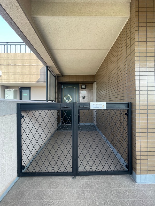 サングレート春日 現地写真（玄関）