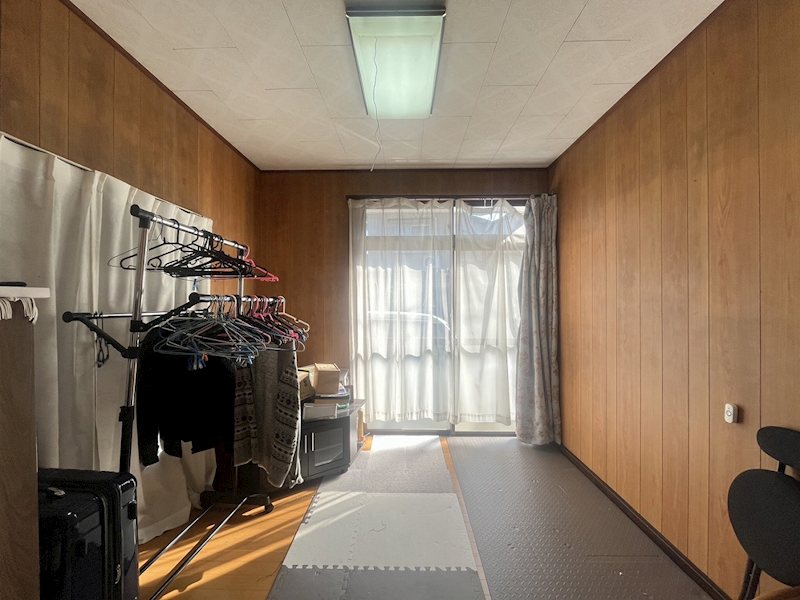 湯川新町二丁目7番戸建 内観写真（リビング以外の居室）