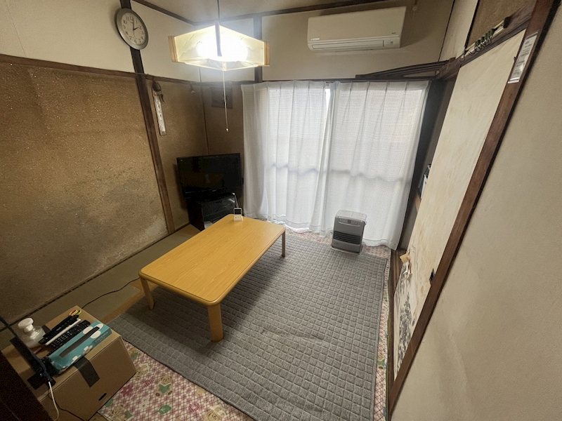 湯川新町二丁目7番戸建 内観写真（リビング）