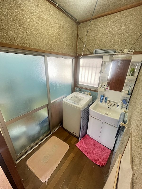 湯川新町二丁目7番戸建 内観写真（洗面台・洗面所）