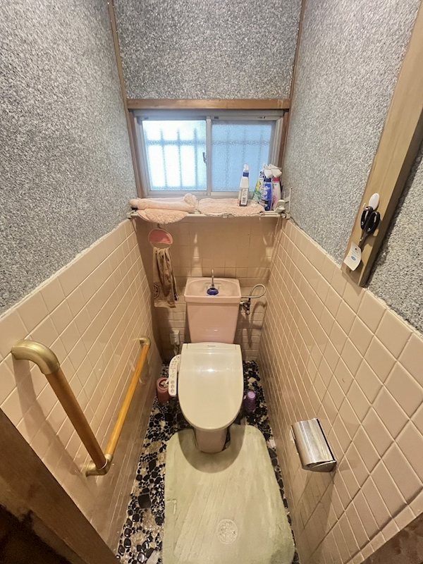 湯川新町二丁目7番戸建 内観写真（トイレ）