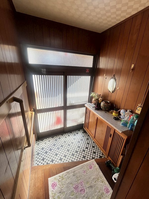 湯川新町二丁目7番戸建 現地写真（玄関）