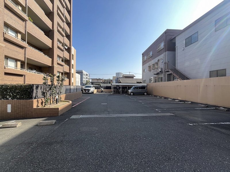 ジェネラスマンション高峰 共用部写真（駐車場）