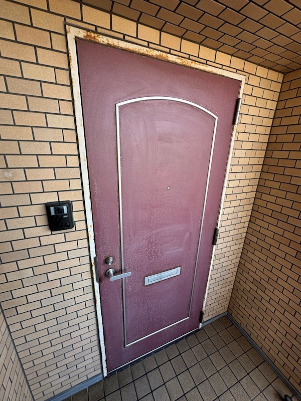 ライフプラザ工大前弐番館 現地写真（玄関）