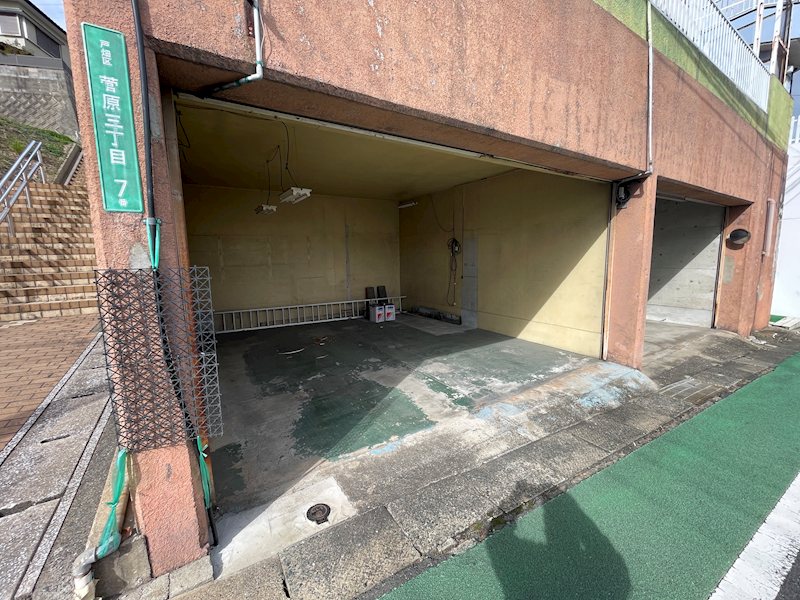 菅原三丁目戸建 現地写真（駐車場）