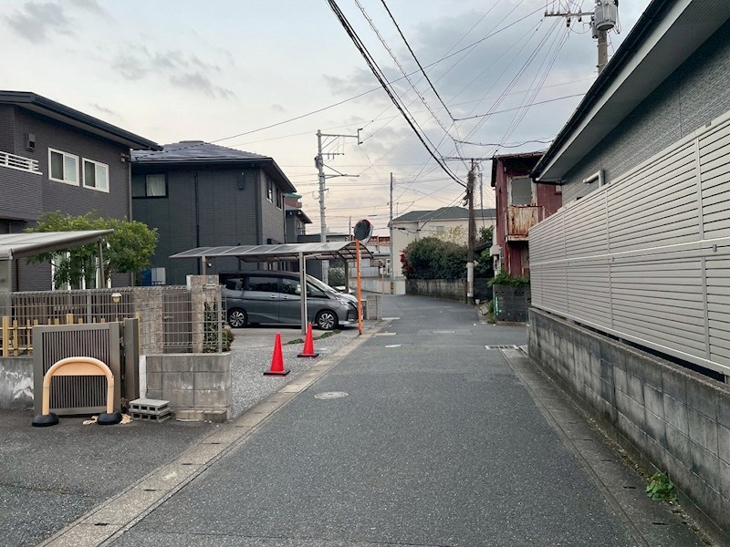 湯川新町三丁目2番土地 現地写真（前面道路含む現地写真）