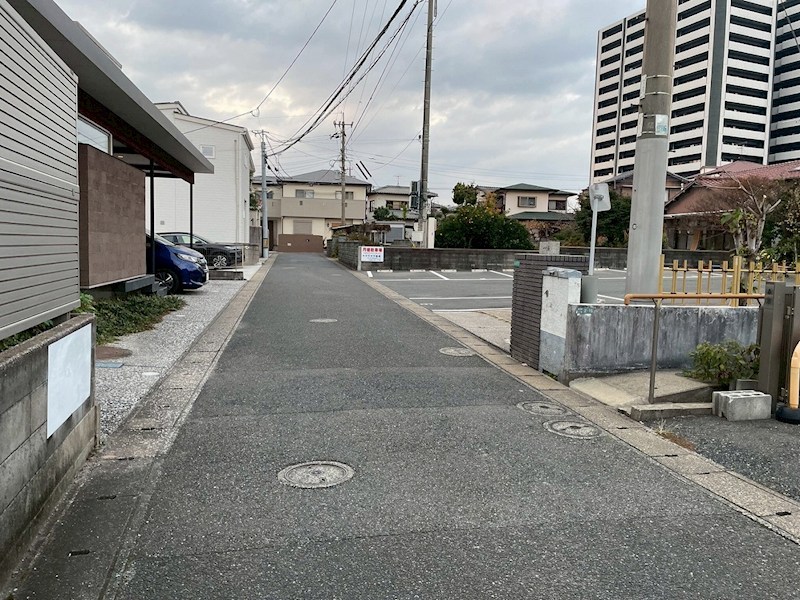 湯川新町三丁目2番土地 現地写真（前面道路含む現地写真）