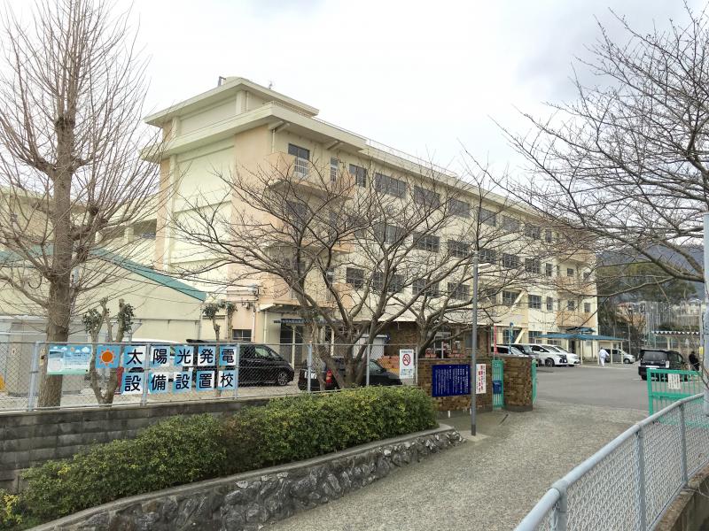 吉志六丁目戸建 中学校