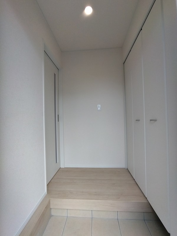 二島五丁目新築戸建3号棟　第5  現地写真（玄関）