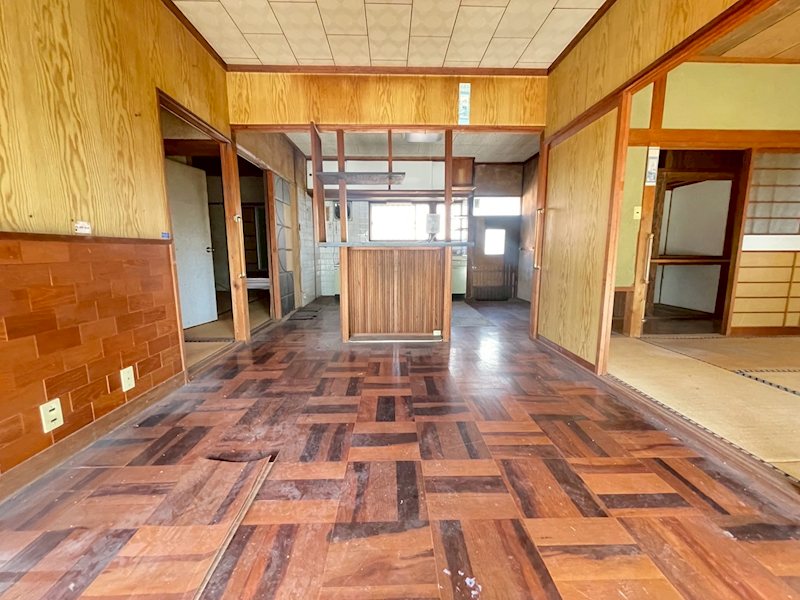 春日台四丁目7番戸建 内観写真（リビング）