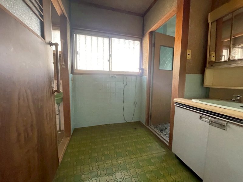 春日台四丁目7番戸建 内観写真（洗面台・洗面所）
