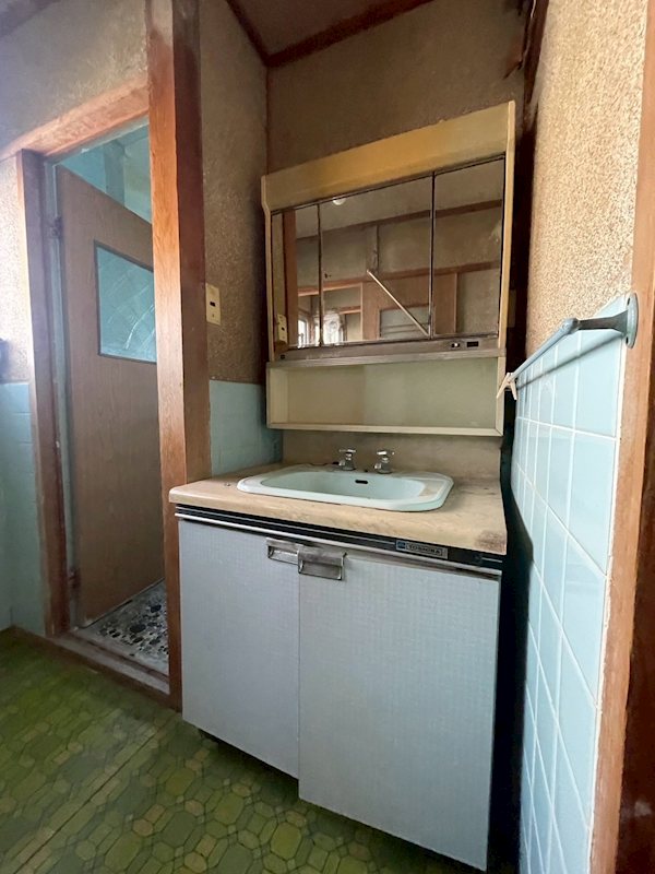 春日台四丁目7番戸建 内観写真（洗面台・洗面所）