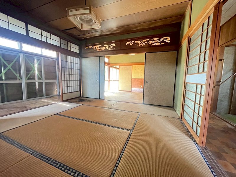 春日台四丁目7番戸建 内観写真（リビング以外の居室）