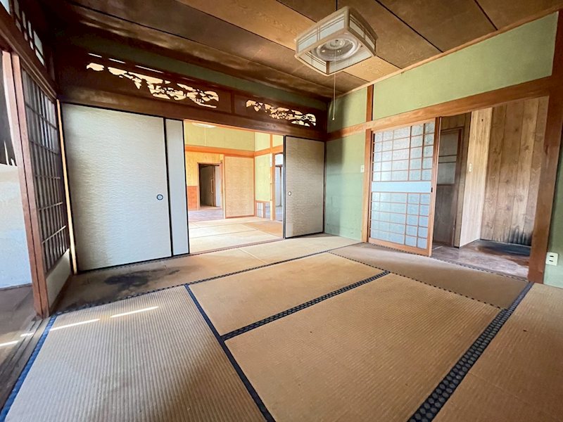 春日台四丁目7番戸建 内観写真（リビング以外の居室）