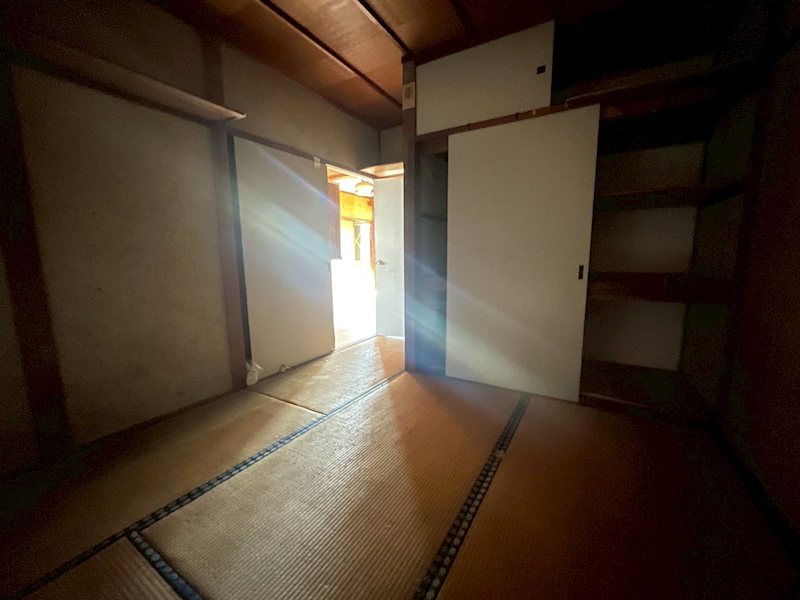 春日台四丁目7番戸建 内観写真（リビング以外の居室）