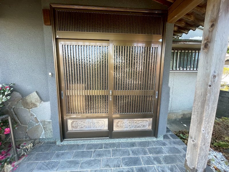 春日台四丁目7番戸建 現地写真（玄関）