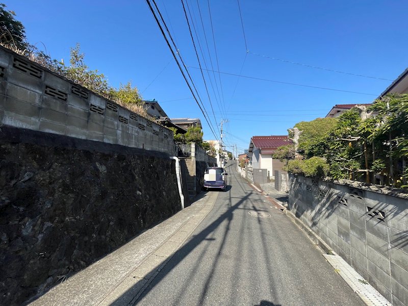 春日台四丁目7番戸建 現地写真（前面道路含む現地写真）