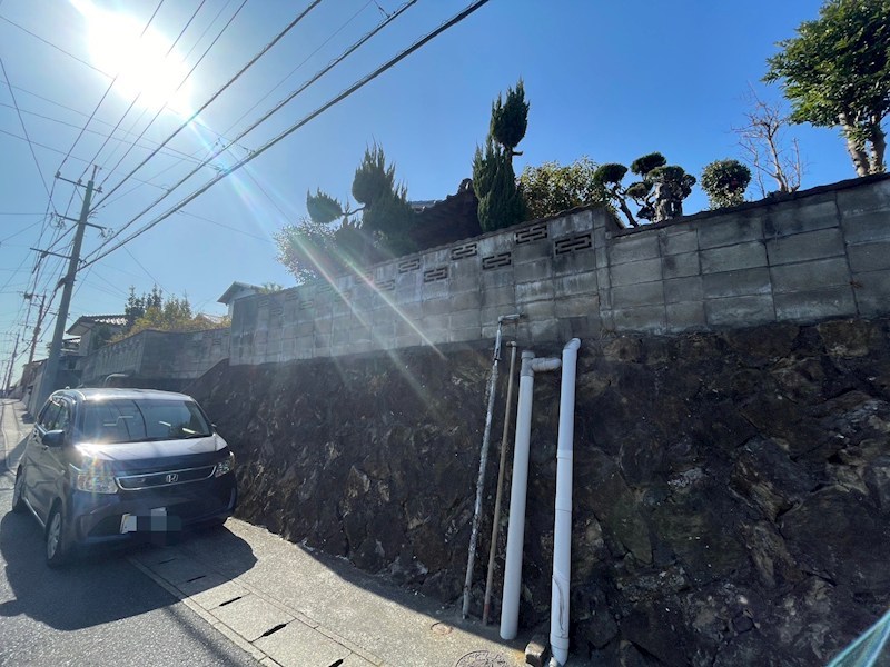 春日台四丁目7番土地 現地写真（前面道路含む現地写真）