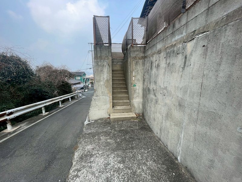 上馬寄3丁目16番戸建 現地写真（前面道路含む現地写真）