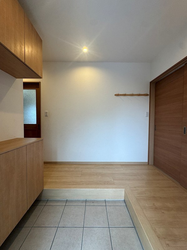 小嶺台三丁目戸建 現地写真（玄関）