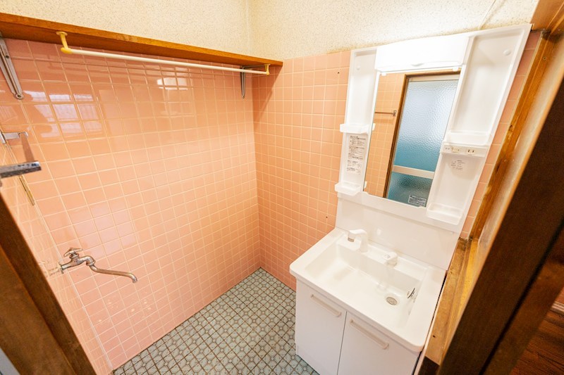 湯川二丁目5番戸建 内観写真（洗面台・洗面所）