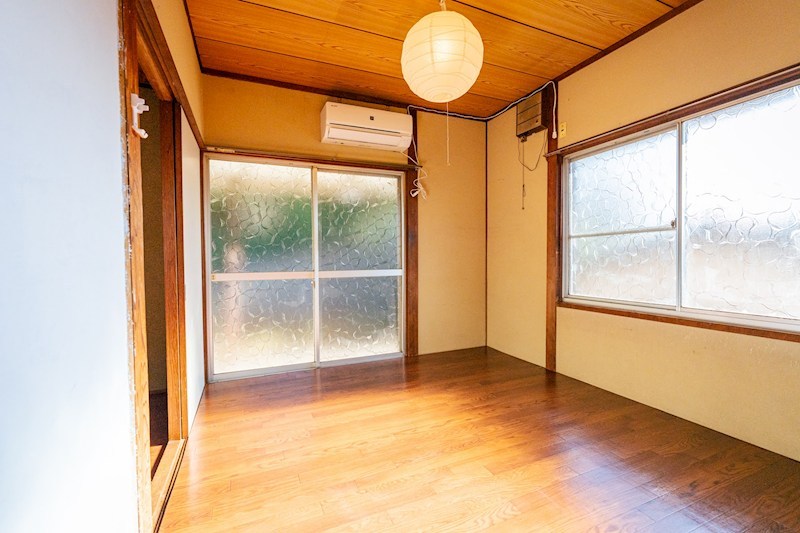 湯川二丁目5番戸建 内観写真（リビング以外の居室）