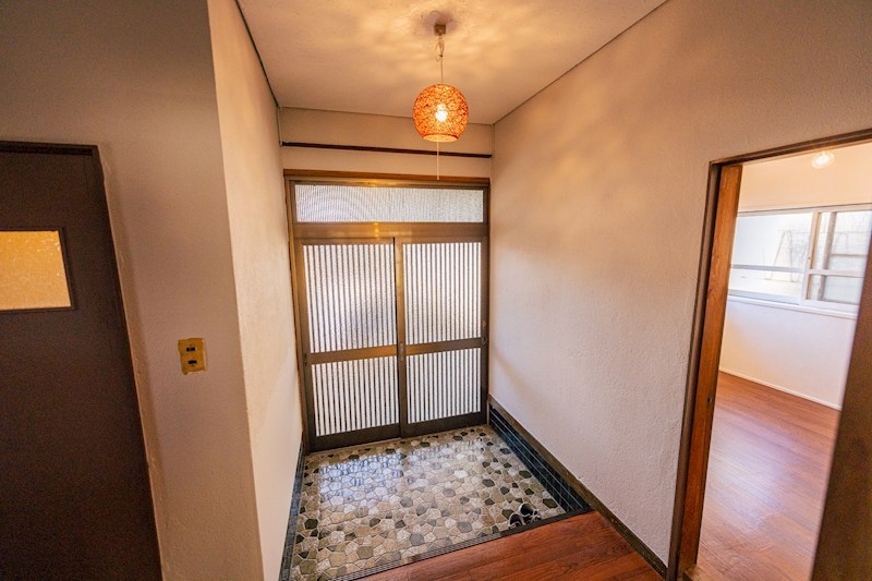 湯川二丁目5番戸建 現地写真（玄関）