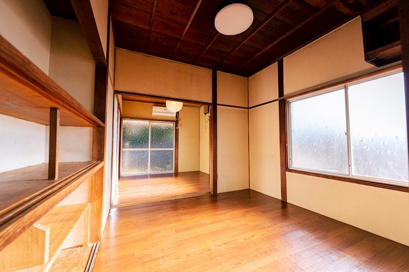 湯川二丁目5番戸建 内観写真（リビング以外の居室）
