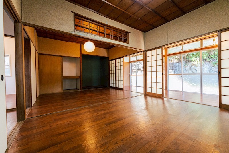 湯川二丁目5番戸建 内観写真（リビング以外の居室）
