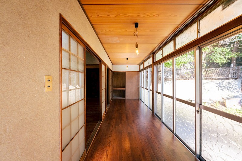 湯川二丁目5番戸建 内観写真（リビング以外の居室）