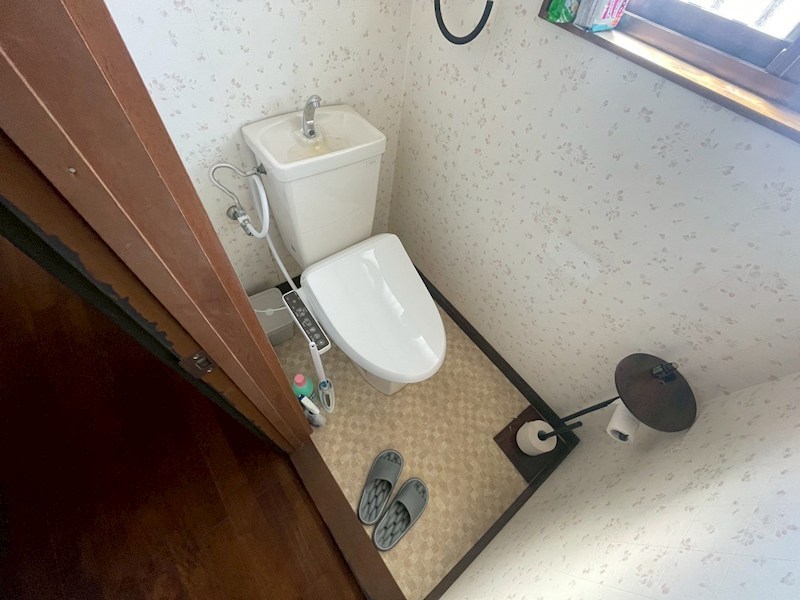 永黒一丁目8番戸建 内観写真（トイレ）