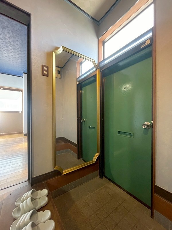 永黒一丁目8番戸建 現地写真（玄関）