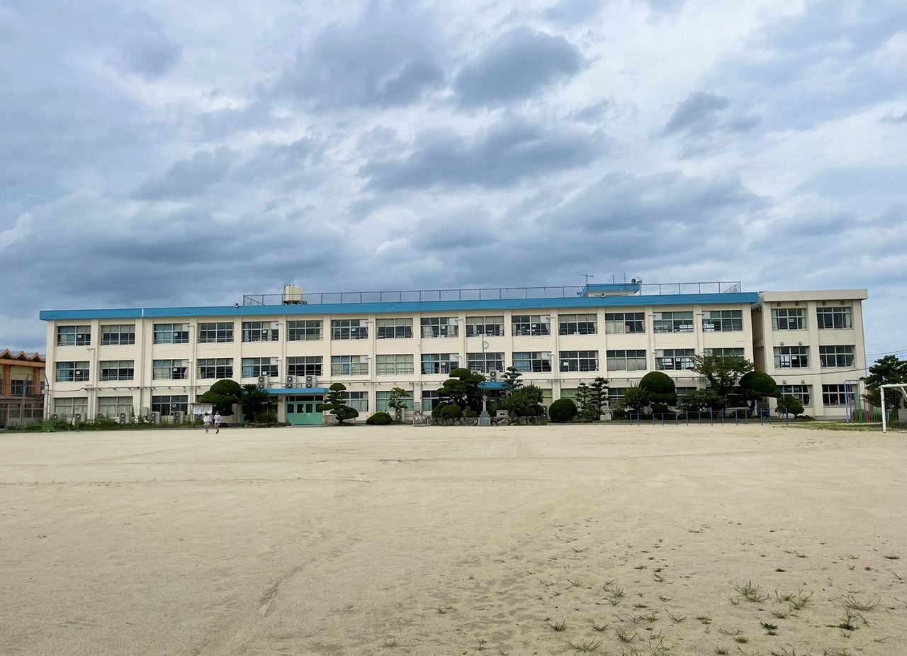 天生田戸建 小学校