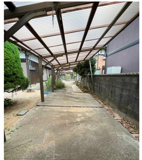 尾倉三丁目戸建 現地写真（駐車場）