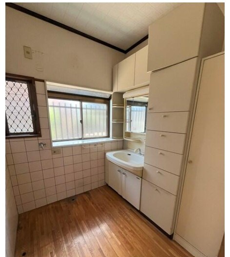 尾倉三丁目戸建 内観写真（洗面台・洗面所）
