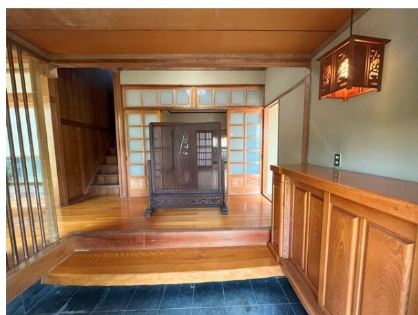 尾倉三丁目戸建 現地写真（玄関）