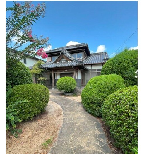 尾倉三丁目戸建 現地写真（玄関）