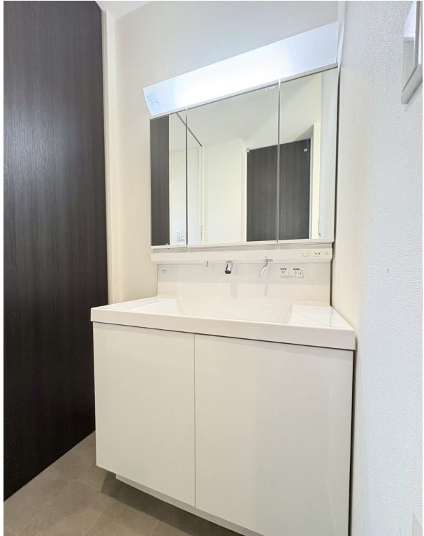 塩屋四丁目戸建 内観写真（洗面台・洗面所）