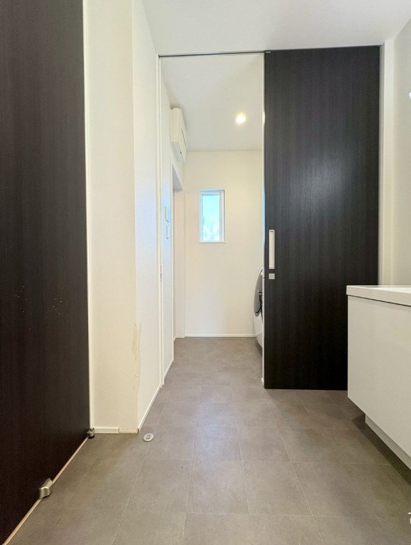 塩屋四丁目戸建 内観写真（洗面台・洗面所）
