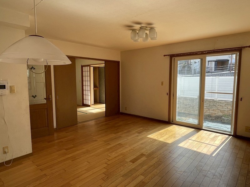 天神町4番戸建 内観写真（リビング）