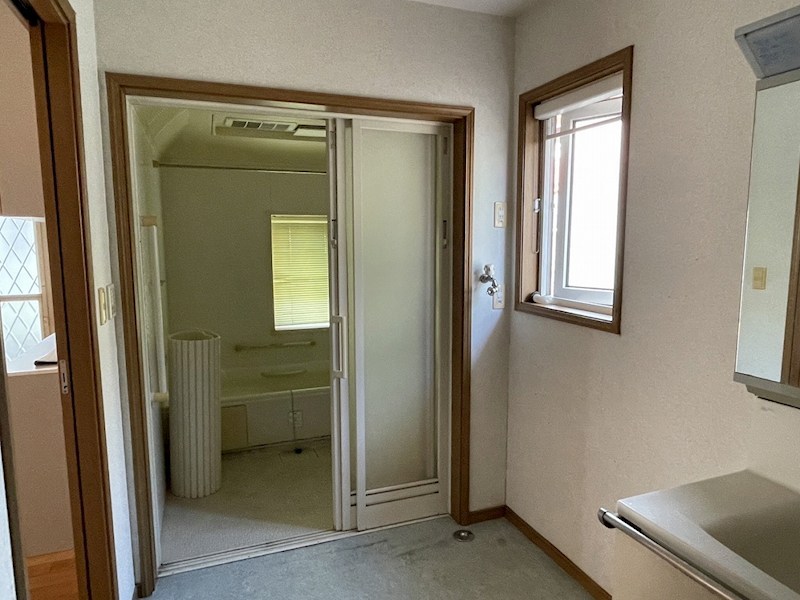 天神町4番戸建 内観写真（洗面台・洗面所）