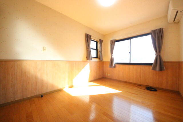 木町四丁目戸建 内観写真（リビング以外の居室）