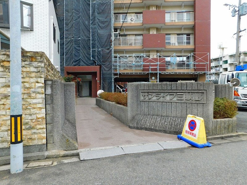 サンライフ三萩野A棟 共用部写真（エントランス）