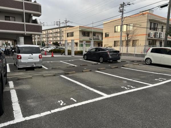 アムール姪浜 共用部写真（駐車場）