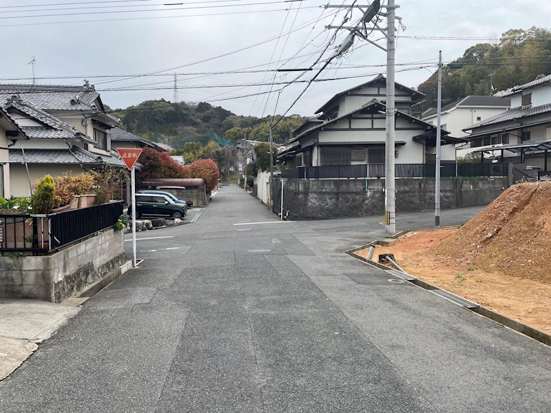 小嶺台四丁目土地 現地写真（前面道路含む現地写真）