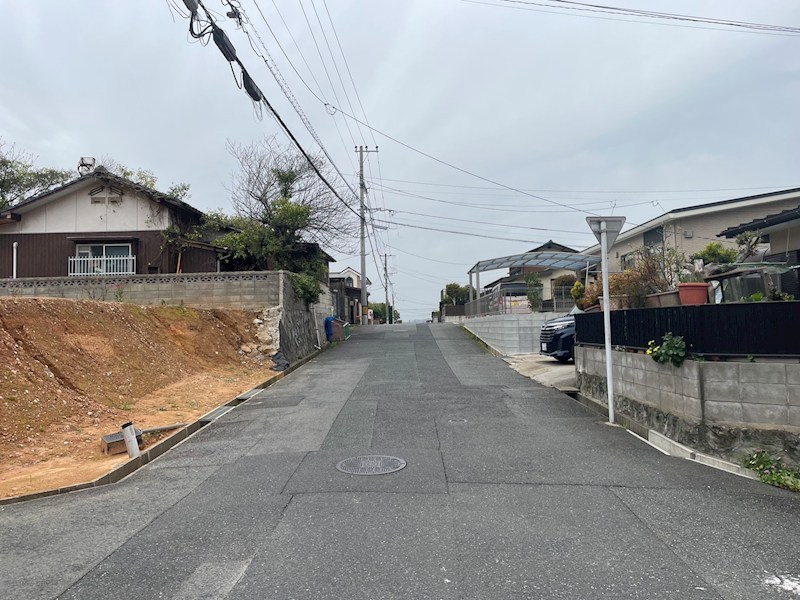 小嶺台四丁目土地 現地写真（前面道路含む現地写真）